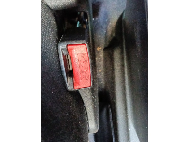 Recambio de enganche cinturon delantero derecho para peugeot partner tepee 1.6 bluehdi 100 referencia OEM IAM   