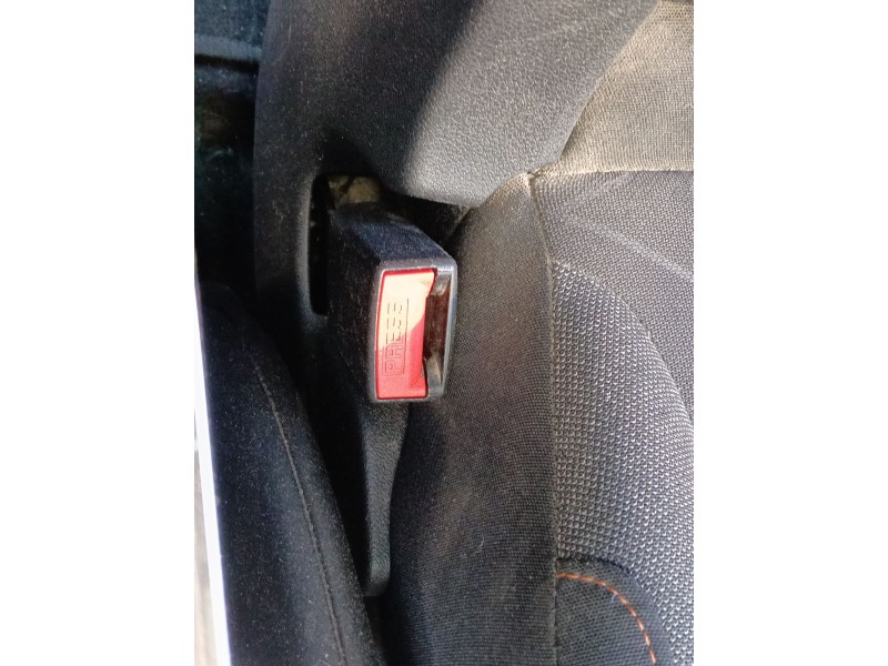 Recambio de enganche cinturon delantero izquierdo para peugeot partner tepee 1.6 bluehdi 100 referencia OEM IAM   