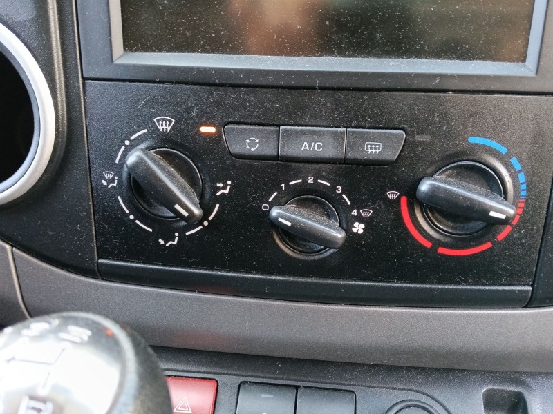 Recambio de mando calefaccion / aire acondicionado para peugeot partner tepee 1.6 bluehdi 100 referencia OEM IAM   