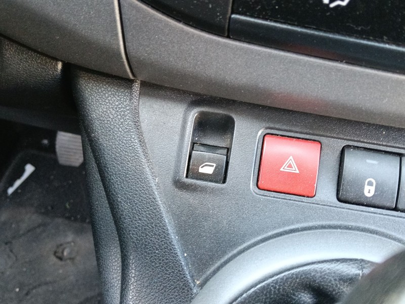 Recambio de mando elevalunas delantero izquierdo para peugeot partner tepee 1.6 bluehdi 100 referencia OEM IAM 98044803ZD  