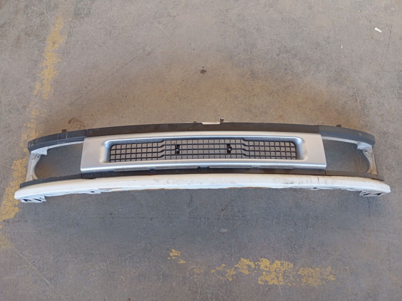 Recambio de rejilla delantera para iveco daily iii furgoneta 35 s 13 v,35 c 13 v referencia OEM IAM   