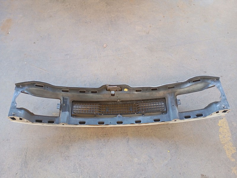 Recambio de rejilla delantera para iveco daily iii furgoneta 35 s 13 v,35 c 13 v referencia OEM IAM   