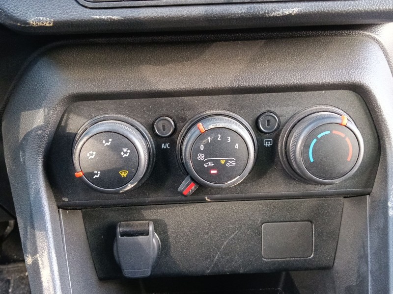 Recambio de mando calefaccion / aire acondicionado para dacia sandero iii 1.0 tce 90 referencia OEM IAM   