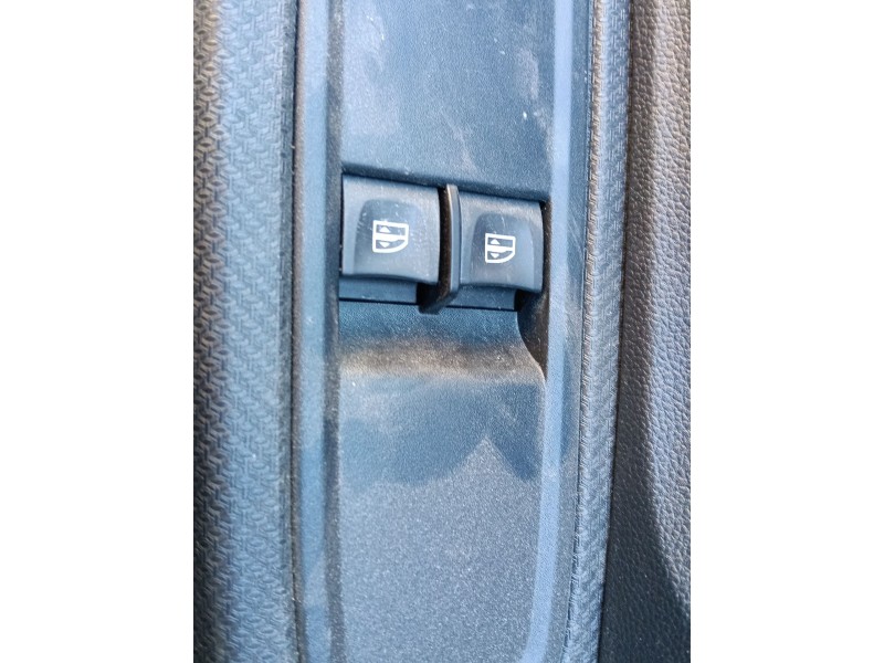Recambio de mando elevalunas delantero izquierdo para dacia sandero iii 1.0 tce 90 referencia OEM IAM 254114238R  