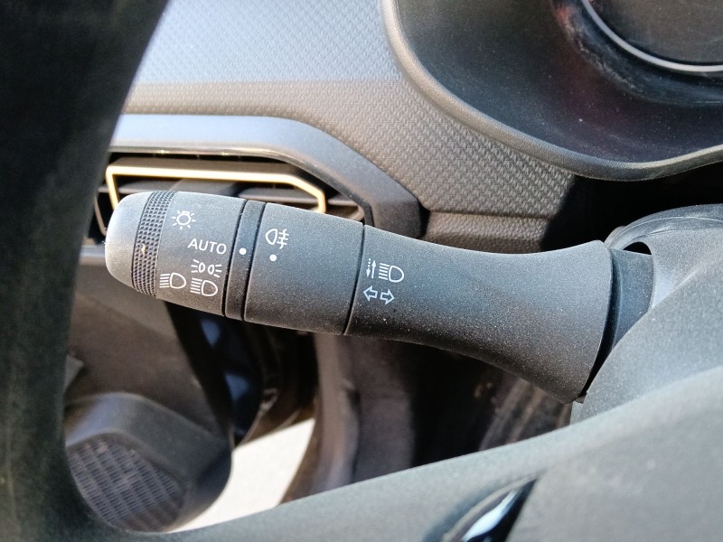 Recambio de mando luces para dacia sandero iii 1.0 tce 90 referencia OEM IAM   