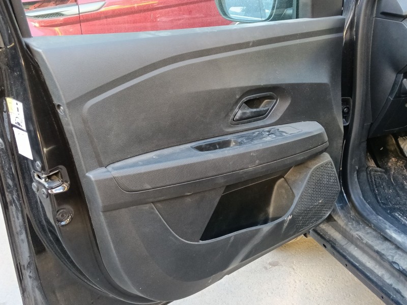 Recambio de guarnecido puerta delantera izquierda para dacia sandero iii 1.0 tce 90 referencia OEM IAM   