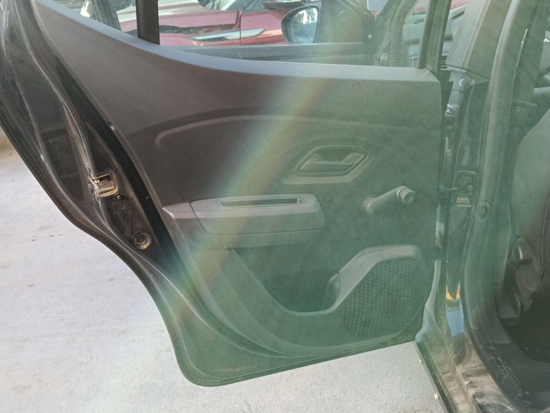 Recambio de guarnecido puerta trasera derecha para dacia sandero iii 1.0 tce 90 referencia OEM IAM   