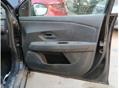 Recambio de guarnecido puerta delantera derecha para dacia sandero iii 1.0 tce 90 referencia OEM IAM   