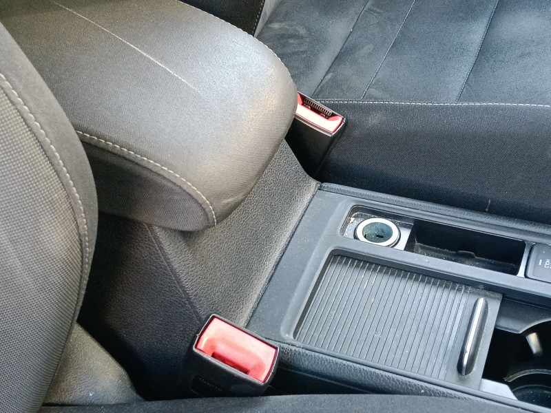 Recambio de enganche cinturon delantero derecho para volkswagen golf vii variant (ba5, bv5) 1.6 tdi referencia OEM IAM   