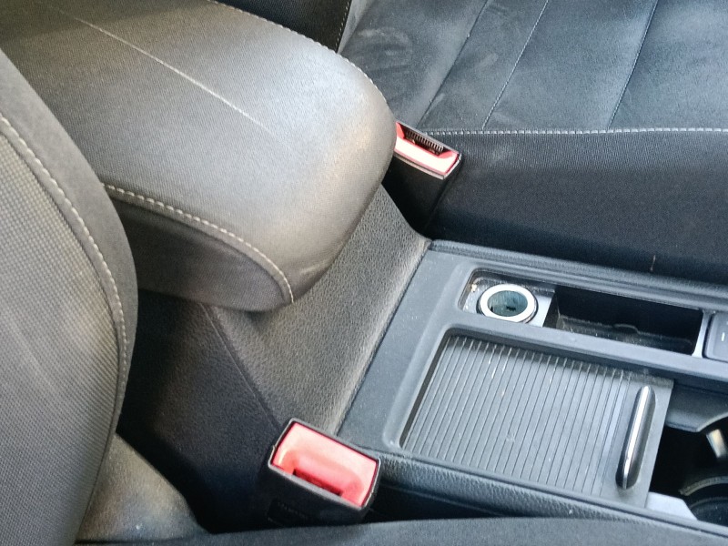 Recambio de enganche cinturon delantero izquierdo para volkswagen golf vii variant (ba5, bv5) 1.6 tdi referencia OEM IAM   