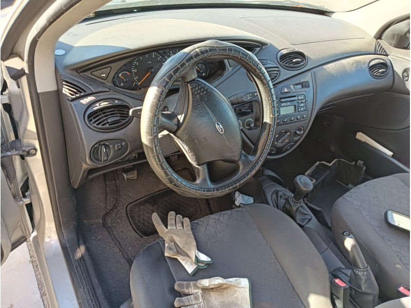 ford focus i sedán (dfw) del año 2000
