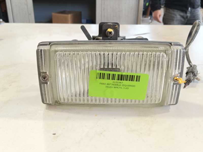 Recambio de faro antiniebla izquierdo para isuzu npr77l 3.0d referencia OEM IAM   