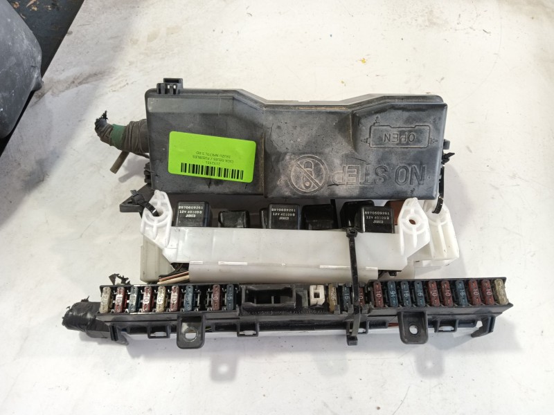 Recambio de caja reles / fusibles para isuzu npr77l 3.0d referencia OEM IAM   