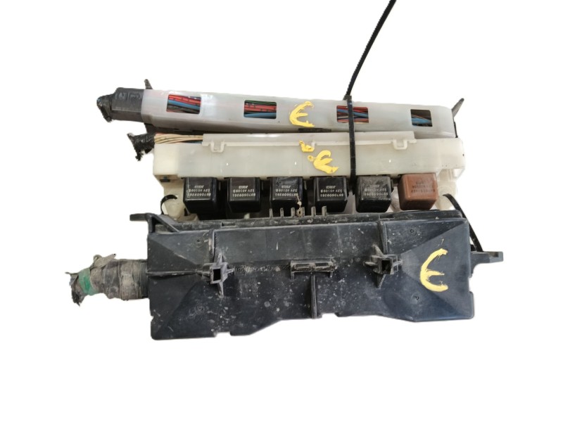 Recambio de caja reles / fusibles para isuzu npr77l 3.0d referencia OEM IAM   