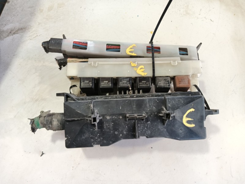 Recambio de caja reles / fusibles para isuzu npr77l 3.0d referencia OEM IAM   