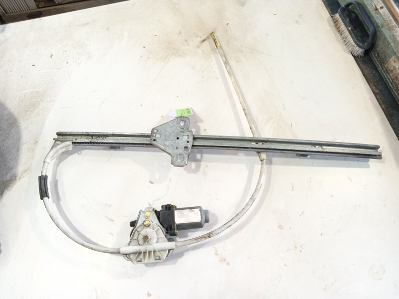 Recambio de elevalunas delantero izquierdo para iveco daily iii furgoneta 35 s 13 v,35 c 13 v referencia OEM IAM 504173868  