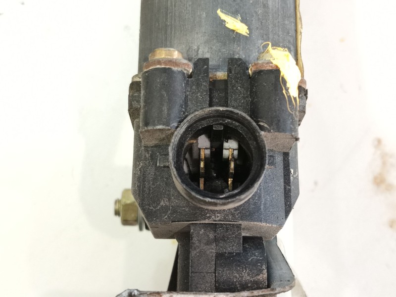 Recambio de elevalunas delantero izquierdo para iveco daily iii furgoneta 35 s 13 v,35 c 13 v referencia OEM IAM 504173868  