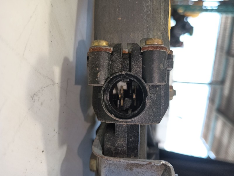 Recambio de elevalunas delantero derecho para iveco daily iii furgoneta 35 s 13 v,35 c 13 v referencia OEM IAM 504173866  