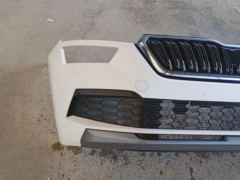 Recambio de paragolpes delantero para skoda kamiq (nw4) 1.0 tsi referencia OEM IAM 658807221B  