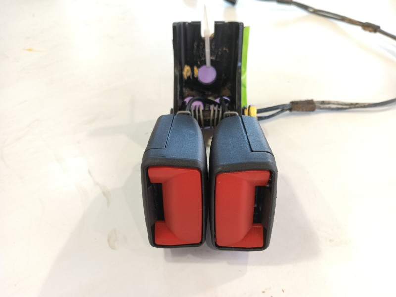 Recambio de enganche cinturon trasero central para ford puma (j2k, cf7) 1.0 ecoboost referencia OEM IAM   