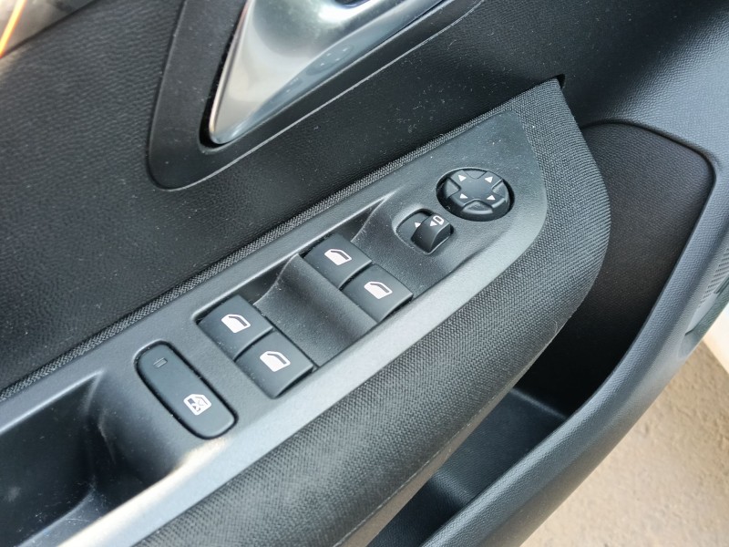 Recambio de mando elevalunas delantero izquierdo para peugeot 208 ii (ub_, up_, uw_, uj_) 1.2 puretech 100 referencia OEM IAM   