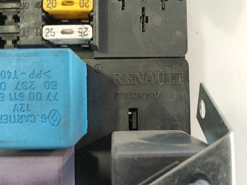 Recambio de caja reles / fusibles para opel movano a caja/chasis (x70) 2.5 dti (ed, hd, ud0, ud4) referencia OEM IAM   