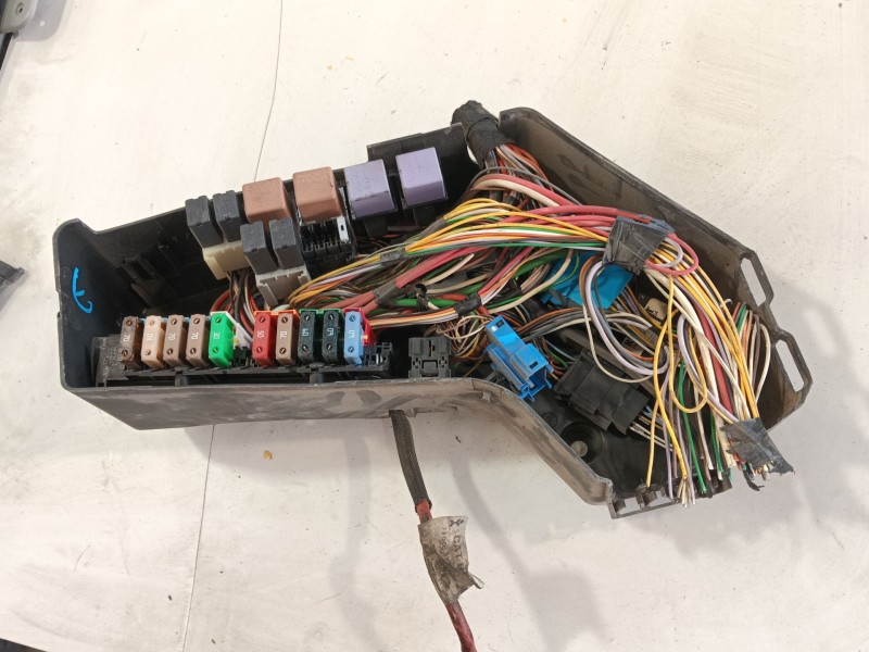 Recambio de caja reles / fusibles para opel movano a caja/chasis (x70) 2.5 dti (ed, hd, ud0, ud4) referencia OEM IAM   