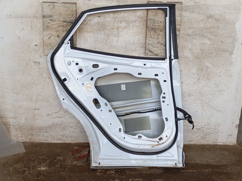 Recambio de puerta trasera izquierda para ford puma (j2k, cf7) 1.0 ecoboost referencia OEM IAM 2405669  