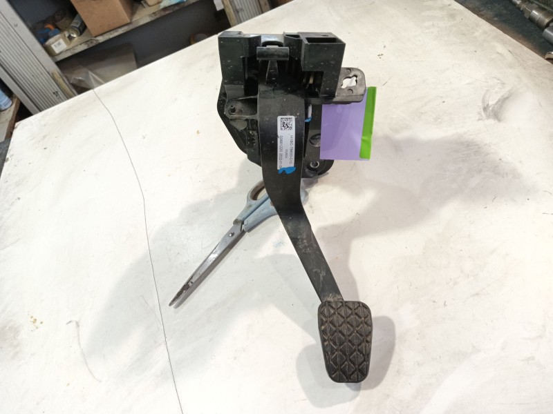 Recambio de pedal embrague para ford puma (j2k, cf7) 1.0 ecoboost referencia OEM IAM   