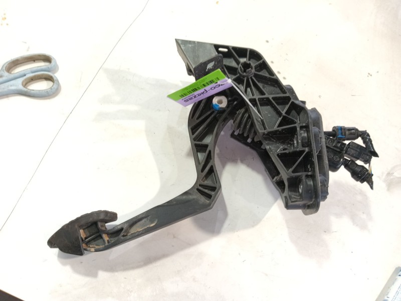 Recambio de pedal embrague para ford puma (j2k, cf7) 1.0 ecoboost referencia OEM IAM   