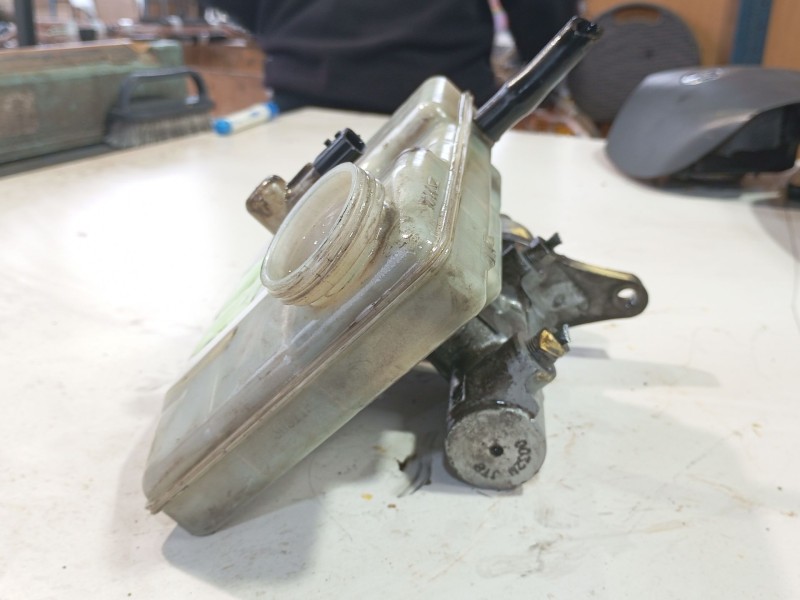 Recambio de bomba freno para renault master iii autobús (jv) 2.3 dci 125 fwd (jv0c, jv0d, jv0h, jv0g, jv0j) referencia OEM IAM 4