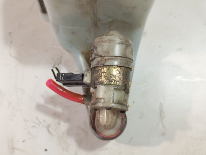 Recambio de deposito limpia para nissan trade furgoneta 75 referencia OEM IAM   