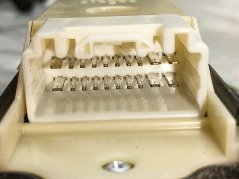 Recambio de mando elevalunas delantero izquierdo para lexus is ii (_e2_) 220d (ale20) referencia OEM IAM   