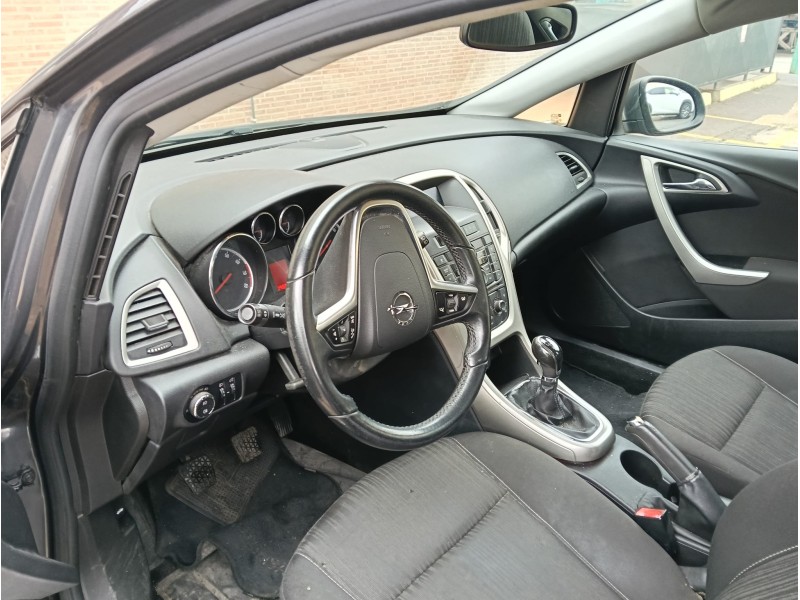 opel astra j (p10) del año 2011