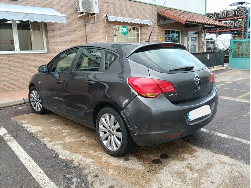 opel astra j (p10) del año 2011