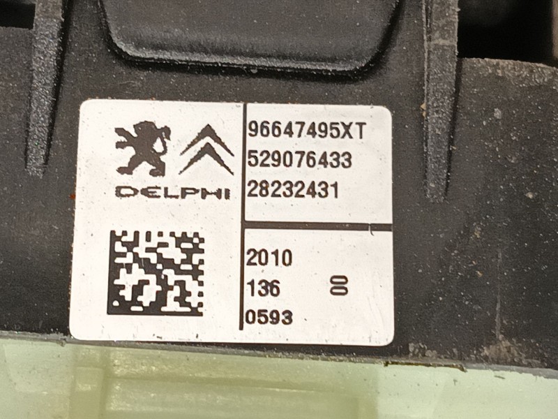 Recambio de mando elevalunas delantero izquierdo para citroën c3 ii (sc_) 1.4 hdi 70 (sc8hzc, sc8hr0, sc8hp4) referencia OEM IAM