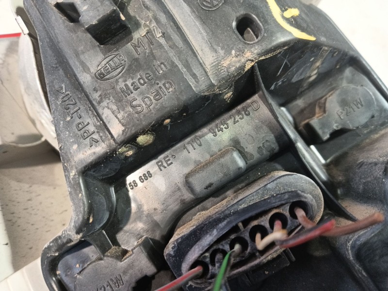 Recambio de piloto trasero derecho para volkswagen touran (1t1, 1t2) 1.6 referencia OEM IAM 1T0945096G  