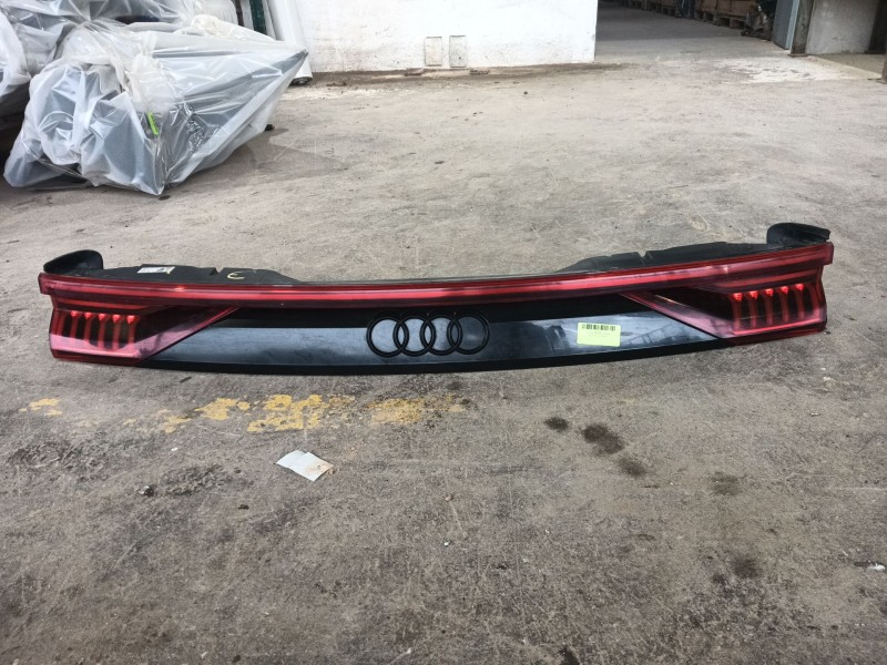 Recambio de piloto trasero central para audi q8 (4mn, 4mt) 50 tdi mild hybrid quattro referencia OEM IAM   