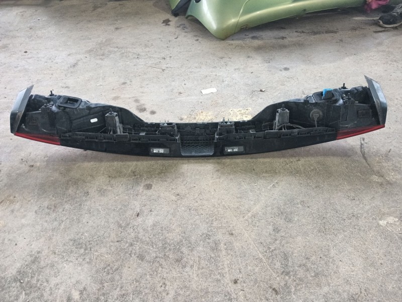 Recambio de piloto trasero central para audi q8 (4mn, 4mt) 50 tdi mild hybrid quattro referencia OEM IAM   