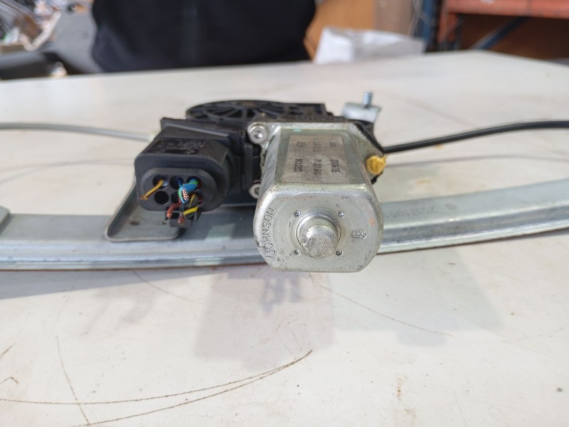 Recambio de elevalunas trasero derecho para bmw 3 (e90) 320 d referencia OEM IAM 51357140590  