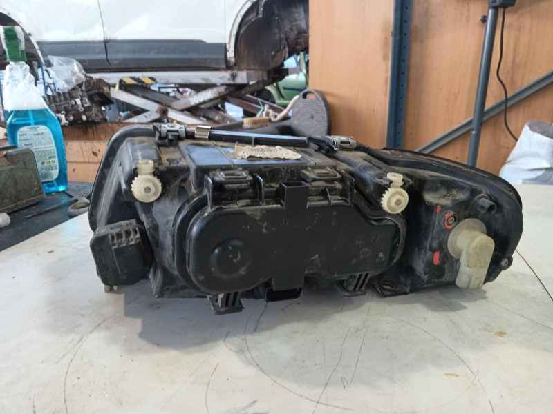 Recambio de faro derecho para audi a3 (8l1) 1.8 t referencia OEM IAM   
