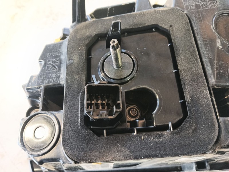 Recambio de piloto trasero izquierdo interior para peugeot 3008 ii suv (mc_, mr_, mj_, m4_) 1.5 bluehdi 130 referencia OEM IAM  