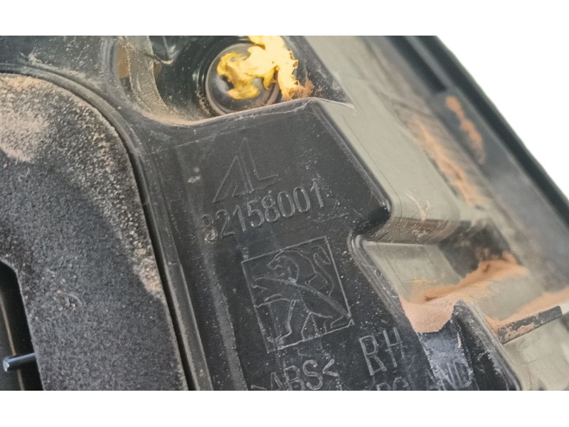 Recambio de piloto trasero derecho interior para peugeot 3008 ii suv (mc_, mr_, mj_, m4_) 1.5 bluehdi 130 referencia OEM IAM   