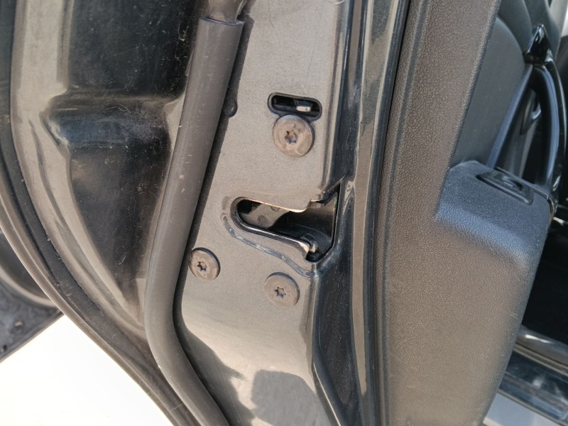 Recambio de cerradura puerta trasera izquierda para dacia duster (hs_) 1.5 dci referencia OEM IAM   