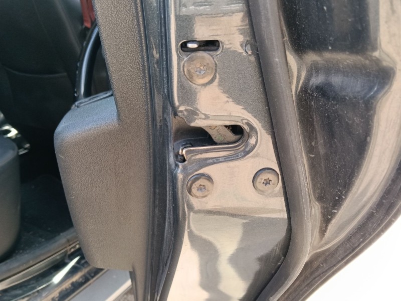 Recambio de cerradura puerta trasera derecha para dacia duster (hs_) 1.5 dci referencia OEM IAM   