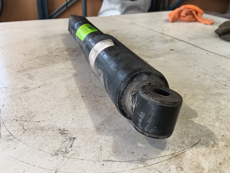 Recambio de amortiguador trasero derecho para iveco daily iii furgoneta 35 s 13 v,35 c 13 v referencia OEM IAM   