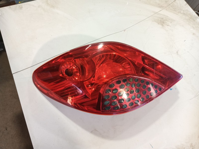 Recambio de piloto trasero izquierdo para peugeot 207/207+ (wa_, wc_) 1.4 16v referencia OEM IAM 6350Y7  