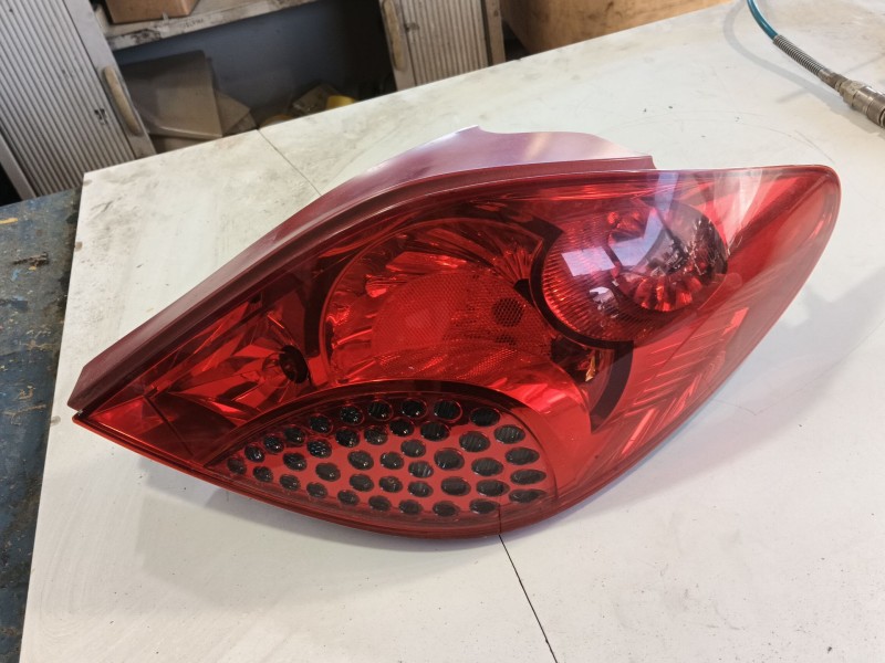 Recambio de piloto trasero derecho para peugeot 207/207+ (wa_, wc_) 1.4 16v referencia OEM IAM 6351Y7  