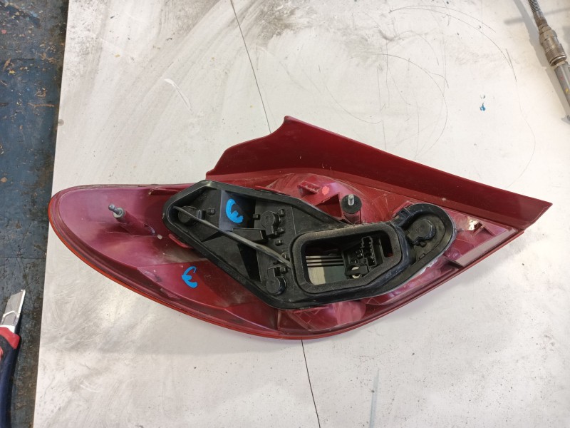 Recambio de piloto trasero derecho para peugeot 207/207+ (wa_, wc_) 1.4 16v referencia OEM IAM 6351Y7  