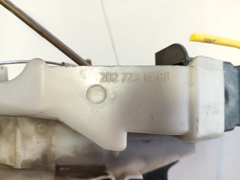 Recambio de cerradura puerta delantera derecha para mercedes-benz clase c (w202) c 220 cdi (202.133) referencia OEM IAM 20272038